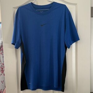 Nike Men's Blue and Black Short Sleeve Tee